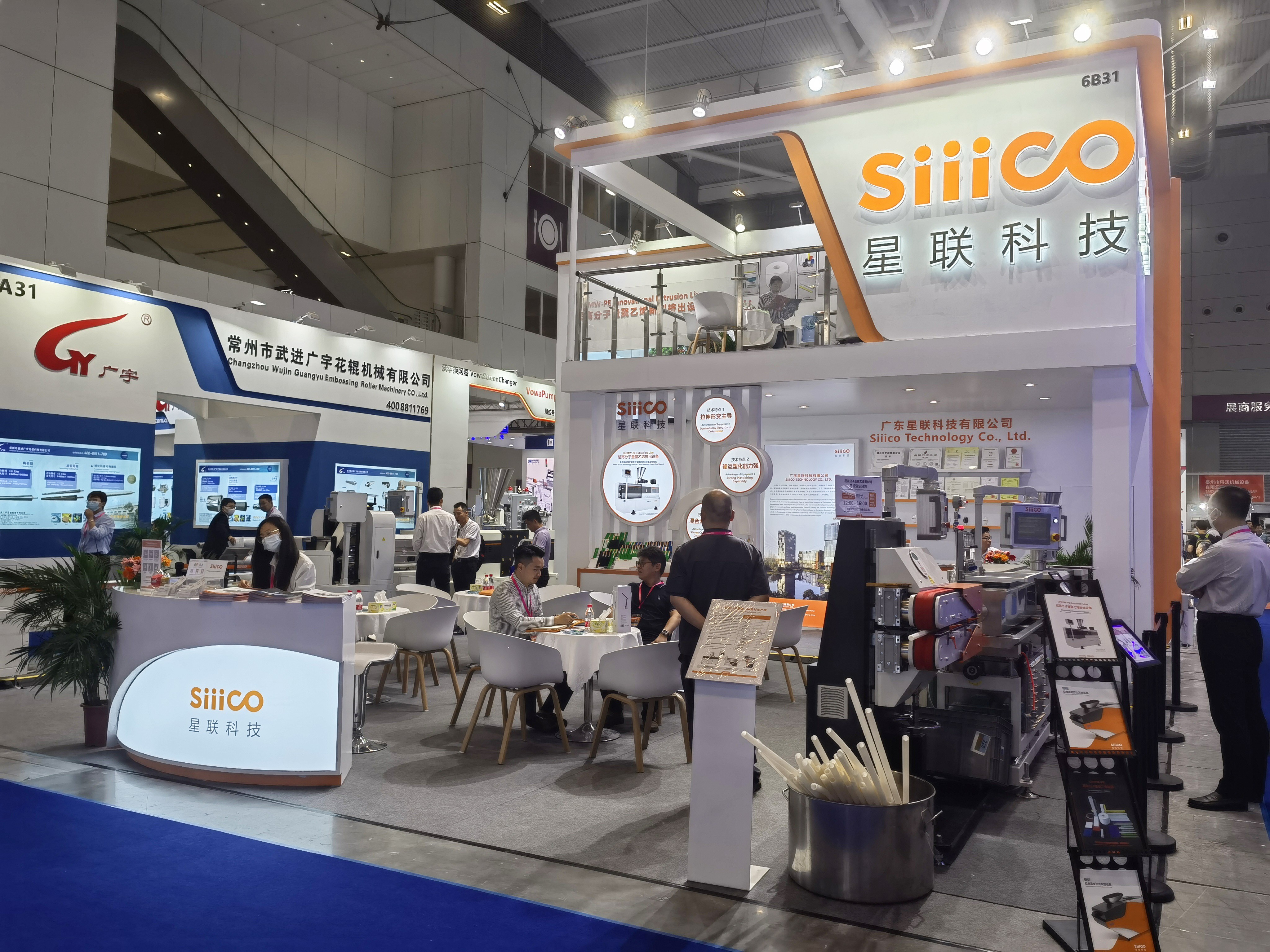 On April 17, the high-profile Chinaplas 2023 International Rubber and Plastic Exhibition was held in Shenzhen World Exhibition&Convention Center (Bao'an New Hall). Siiico Technology Co., Ltd., with the world's first new efficient and intelligent ERE extrusion equipment that can easily achieve the extrusion of ultra-high molecular weight polyethylene sheets and the production line of ultra-high molecular weight polyethylene pipes for home decoration, made a brilliant debut at booth 6B31.